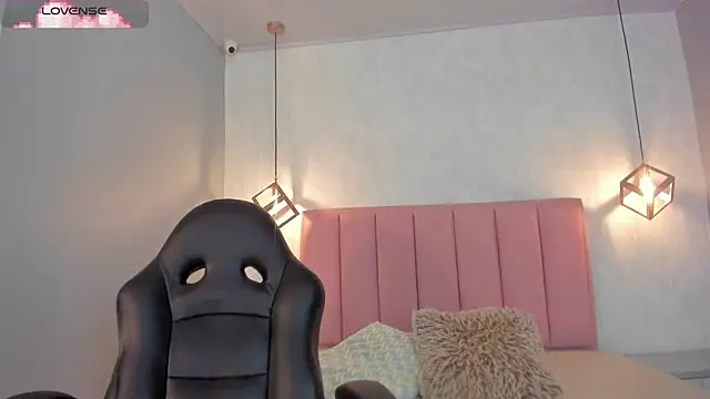 SUNNYCYRUS online show from 11/20/25, 12:49