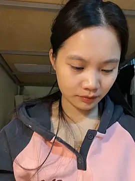 Snapshot of Be-MyMy chatting on 12/20/24, 12:05 Be-MyMy online show from 12/20/24, 12:05