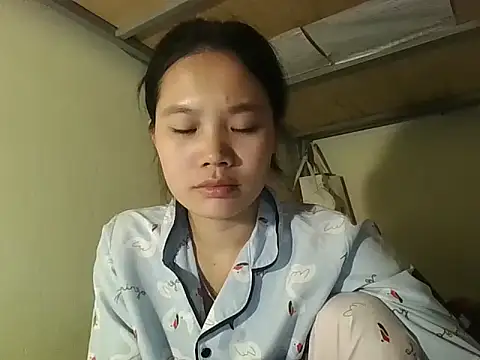 Snapshot of Be-MyMy chatting on 11/18/25, 12:53 Be-MyMy online show from 11/18/25, 12:53