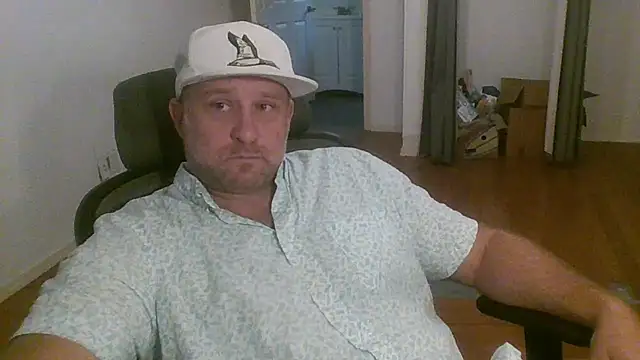 Snapshot of poundyouout69 chatting on 11/28/25, 09:17 poundyouout69 online show from 11/28/25, 09:17