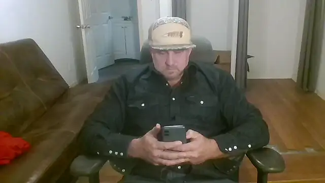 Snapshot of poundyouout69 chatting on 11/30/25, 08:02 poundyouout69 online show from 11/30/25, 08:02