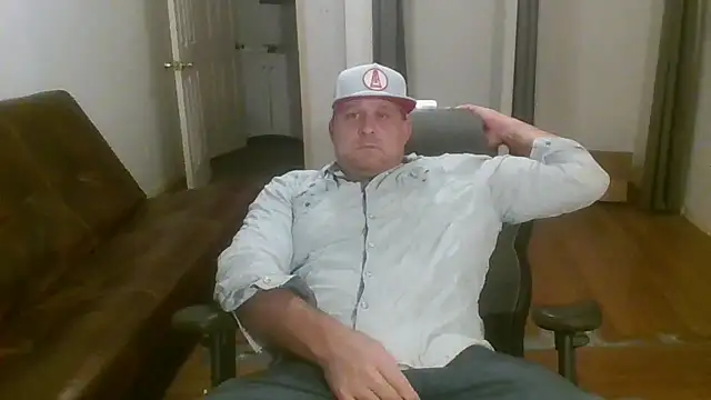 Snapshot of poundyouout69 chatting on 12/21/25, 01:02 poundyouout69 online show from 12/21/25, 01:02