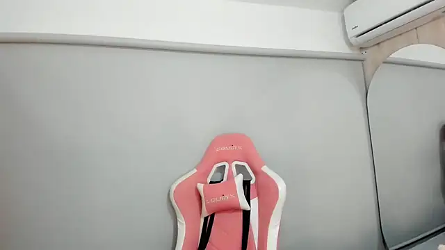 Snapshot of emma_lopes chatting on 01/27/25, 11:43 emma lopes online show from 01/27/25, 11:43