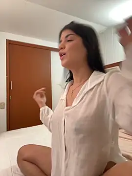 Snapshot of emma_lopes chatting on 11/18/25, 11:15 emma lopes online show from 11/18/25, 11:15