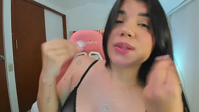 Snapshot of emma_lopes chatting on 04/23/26, 11:40 emma lopes online show from 04/23/26, 11:40