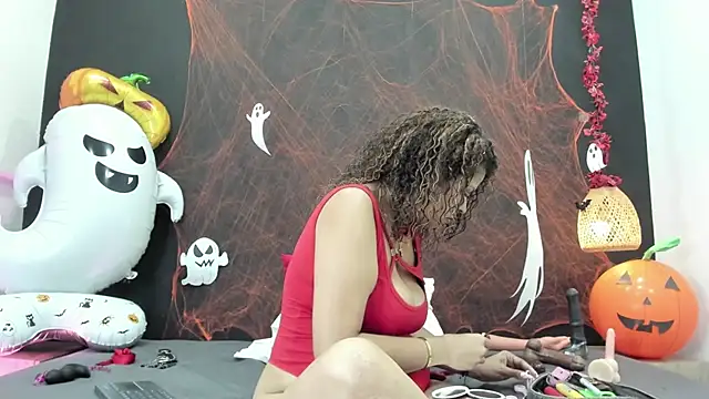 Luna smit08 online show from 10/30/25, 08:20