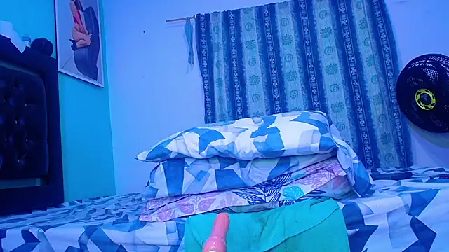 Snapshot of cristinapuerta- chatting on 12/28/24, 08:25 cristinapuerta- online show from 12/28/24, 08:25