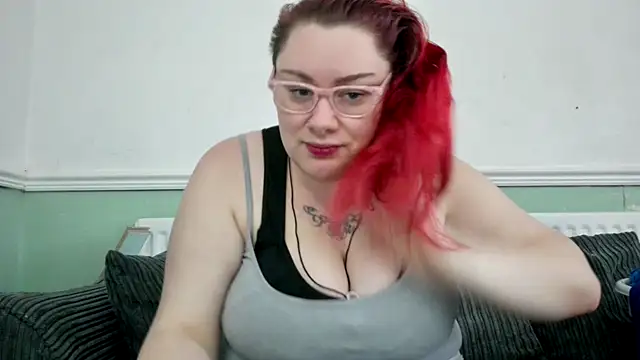 Snapshot of Bustycurves chatting on 02/04/25, 10:21 Bustycurves online show from 02/04/25, 10:21