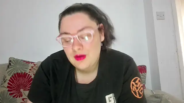 Snapshot of Bustycurves chatting on 10/20/25, 10:49 Bustycurves online show from 10/20/25, 10:49