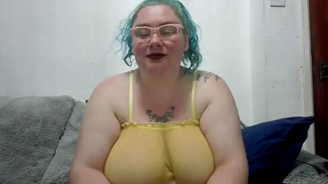 Snapshot of Bustycurves chatting on 07/17/26, 09:41 Bustycurves online show from 07/17/26, 09:41