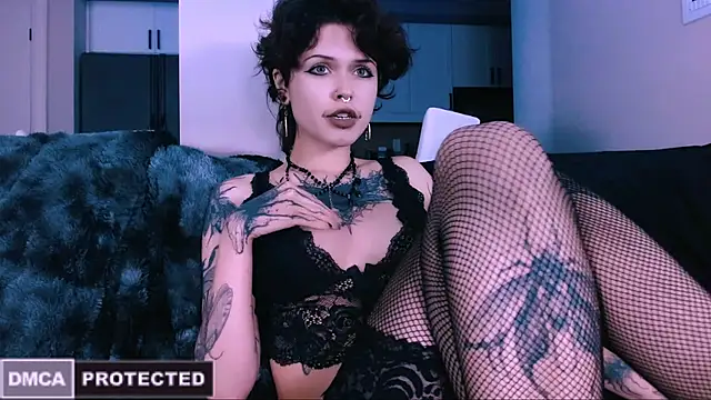 Snapshot of NaughtyLittleFox chatting on 11/06/25, 05:08 NaughtyLittleFox online show from 11/06/25, 05:08