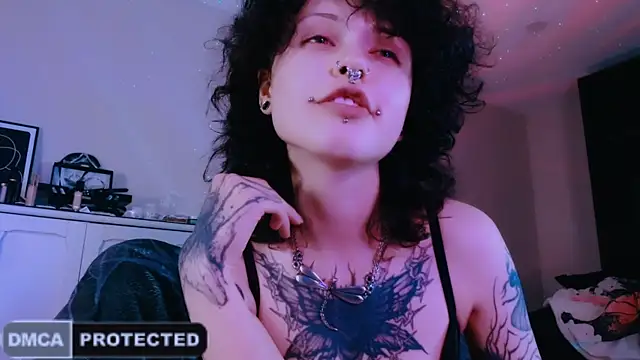Snapshot of NaughtyLittleFox chatting on 05/31/26, 05:37 NaughtyLittleFox online show from 05/31/26, 05:37