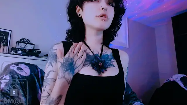 Snapshot of NaughtyLittleFox chatting on 06/20/26, 04:37 NaughtyLittleFox online show from 06/20/26, 04:37