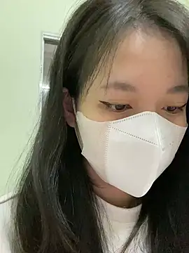 Snapshot of minmin2kk5 chatting on 02/11/25, 01:10 minmin2kk5 online show from 02/11/25, 01:10