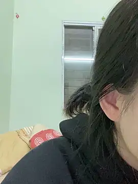 Snapshot of minmin2kk5 chatting on 02/27/25, 12:32 minmin2kk5 online show from 02/27/25, 12:32