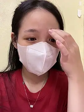 Snapshot of minmin2kk5 chatting on 10/05/25, 01:42 minmin2kk5 online show from 10/05/25, 01:42