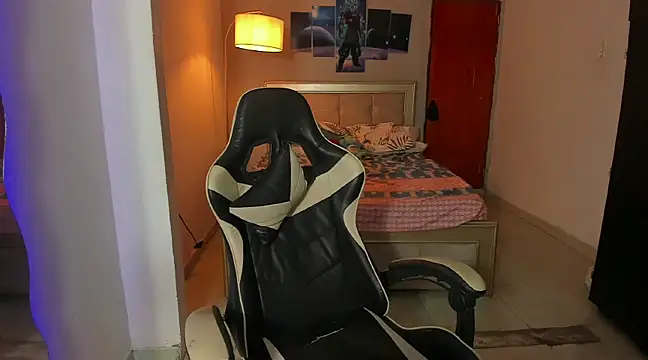 Snapshot of naomi_berckley chatting on 12/29/24, 05:42 naomi berckley online show from 12/29/24, 05:42