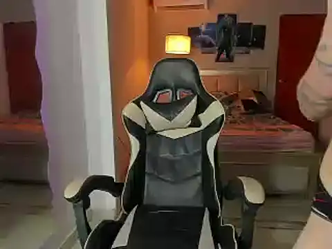 Snapshot of naomi_berckley chatting on 03/07/25, 05:40 naomi berckley online show from 03/07/25, 05:40