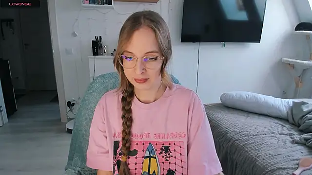 violet blue eyes online show from 02/16/26, 12:56