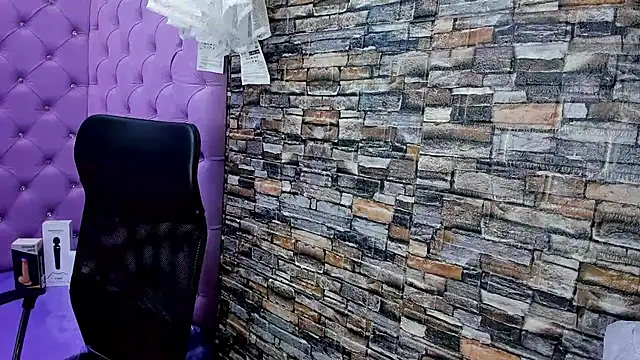 Snapshot of celeste_blue69 chatting on 12/04/24, 02:20 celeste blue69 online show from 12/04/24, 02:20