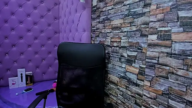 Snapshot of celeste_blue69 chatting on 12/17/24, 02:01 celeste blue69 online show from 12/17/24, 02:01