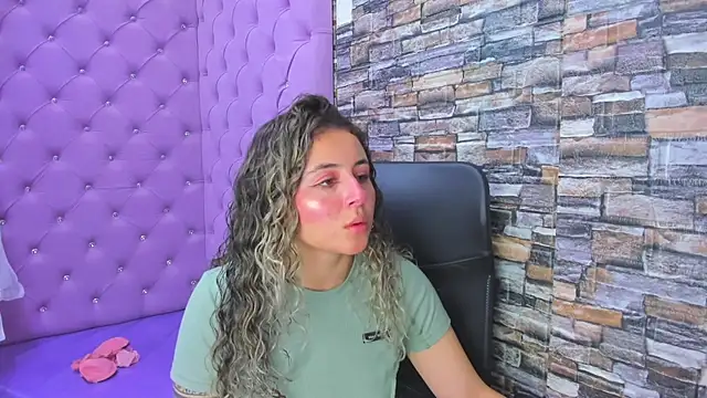 Snapshot of celeste_blue69 chatting on 01/09/25, 02:22 celeste blue69 online show from 01/09/25, 02:22