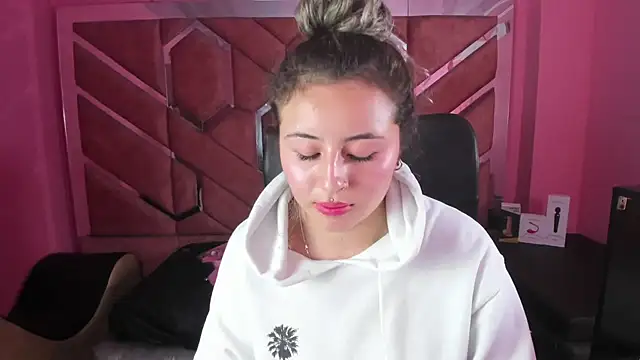 Snapshot of celeste_blue69 chatting on 02/06/25, 05:46 celeste blue69 online show from 02/06/25, 05:46