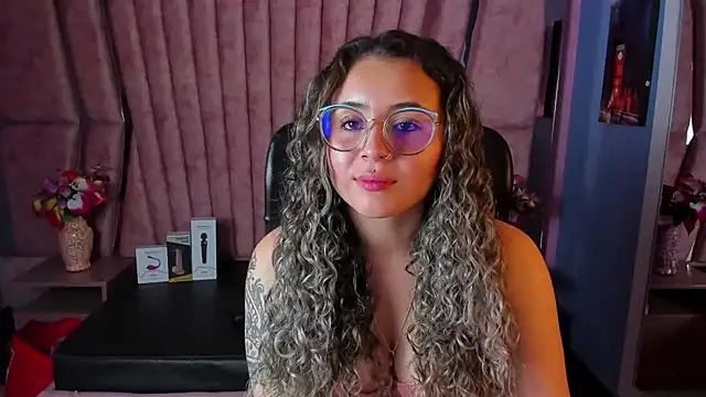 Snapshot of celeste_blue69 chatting on 02/13/25, 03:18 celeste blue69 online show from 02/13/25, 03:18