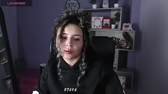 Snapshot of celeste_blue69 chatting on 02/21/25, 08:07 celeste blue69 online show from 02/21/25, 08:07