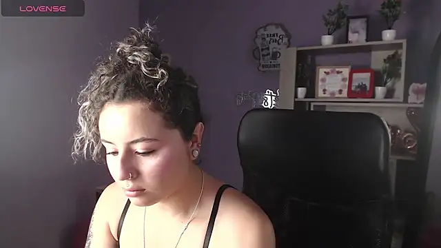 Snapshot of celeste_blue69 chatting on 03/02/25, 02:51 celeste blue69 online show from 03/02/25, 02:51