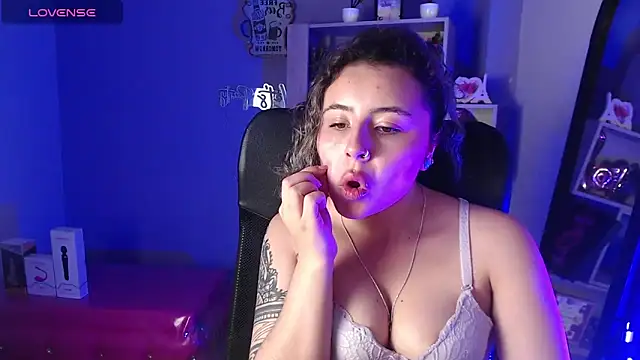 Snapshot of celeste_blue69 chatting on 03/11/25, 06:32 celeste blue69 online show from 03/11/25, 06:32