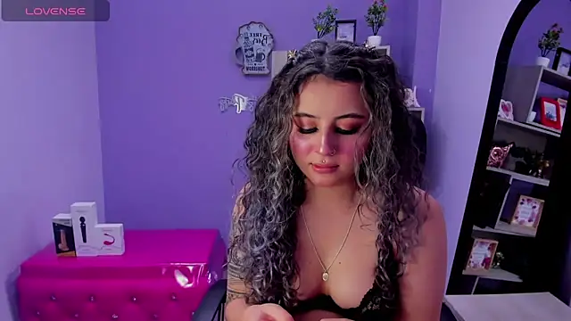 Snapshot of celeste_blue69 chatting on 03/15/25, 02:46 celeste blue69 online show from 03/15/25, 02:46