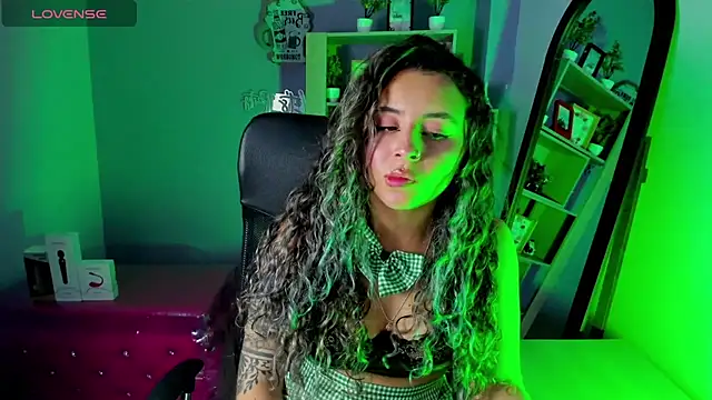 Snapshot of celeste_blue69 chatting on 03/18/25, 06:03 celeste blue69 online show from 03/18/25, 06:03