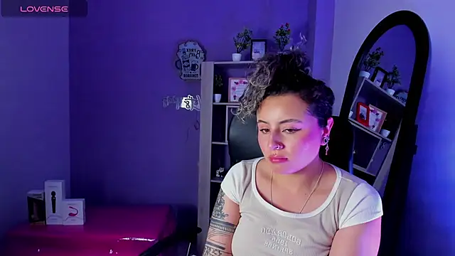 Snapshot of celeste_blue69 chatting on 03/18/25, 09:09 celeste blue69 online show from 03/18/25, 09:09