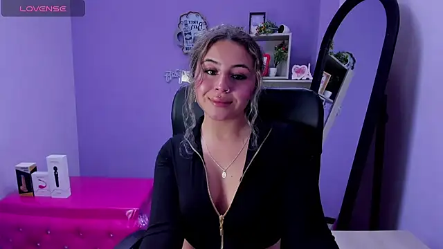 Snapshot of celeste_blue69 chatting on 03/21/25, 02:28 celeste blue69 online show from 03/21/25, 02:28