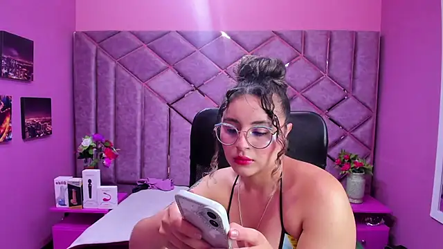 Snapshot of celeste_blue69 chatting on 09/20/25, 03:40 celeste blue69 online show from 09/20/25, 03:40