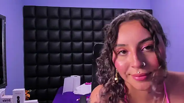 Snapshot of celeste_blue69 chatting on 10/16/25, 03:18 celeste blue69 online show from 10/16/25, 03:18