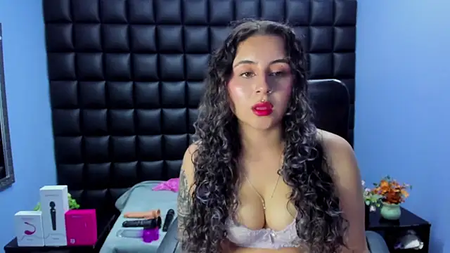 Snapshot of celeste_blue69 chatting on 12/16/25, 03:44 celeste blue69 online show from 12/16/25, 03:44