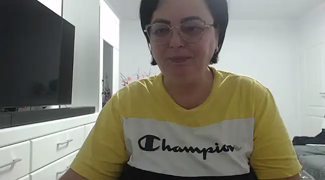 Emyllywhite online show from 12/08/24, 11:40