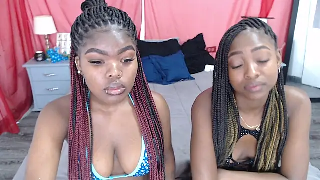 Snapshot of Nicole_Colette_ chatting on 03/05/25, 12:11 Nicole Colette  online show from 03/05/25, 12:11