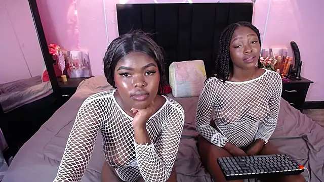 Snapshot of Nicole_Colette_ chatting on 09/12/25, 04:07 Nicole Colette  online show from 09/12/25, 04:07