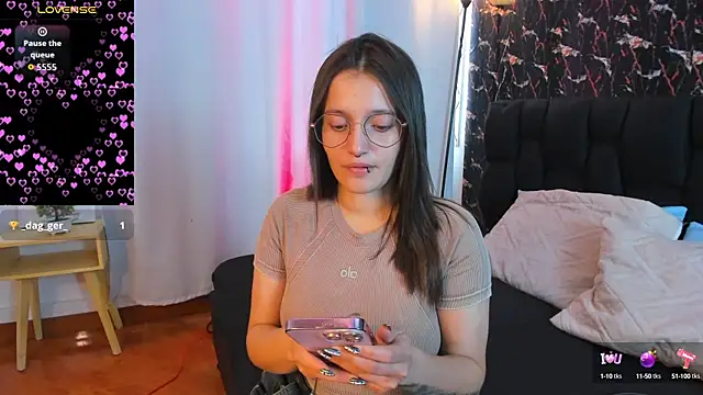 Snapshot of Elecktra_sweet chatting on 10/13/25, 07:25 Elecktra sweet online show from 10/13/25, 07:25