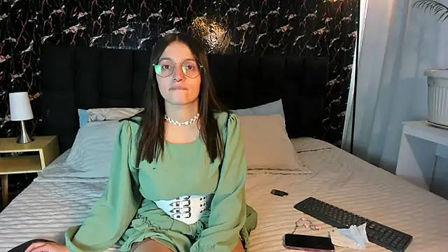 Snapshot of Elecktra_sweet chatting on 10/18/25, 07:47 Elecktra sweet online show from 10/18/25, 07:47