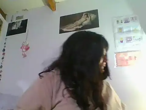 Snapshot of scarletttlove chatting on 07/09/26, 01:42 scarletttlove online show from 07/09/26, 01:42