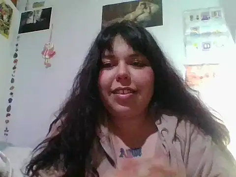 Snapshot of scarletttlove chatting on 07/20/26, 01:09 scarletttlove online show from 07/20/26, 01:09