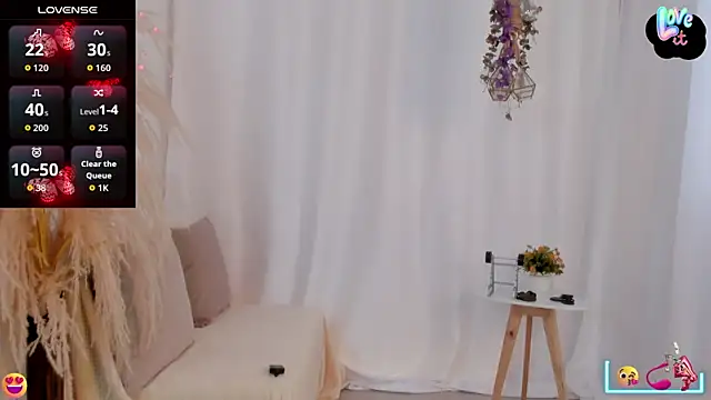 Snapshot of Helena-Fits chatting on 10/16/25, 08:32 Helena-Fits online show from 10/16/25, 08:32