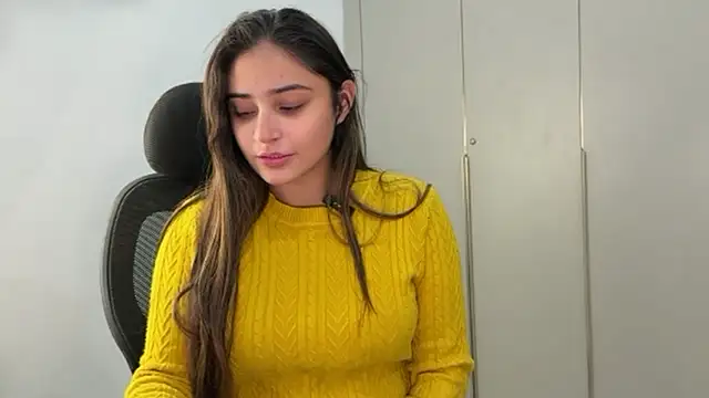 Snapshot of demieliss chatting on 12/22/25, 05:43 demieliss online show from 12/22/25, 05:43