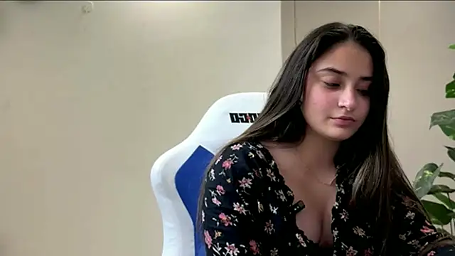 Snapshot of demieliss chatting on 04/07/26, 07:25 demieliss online show from 04/07/26, 07:25