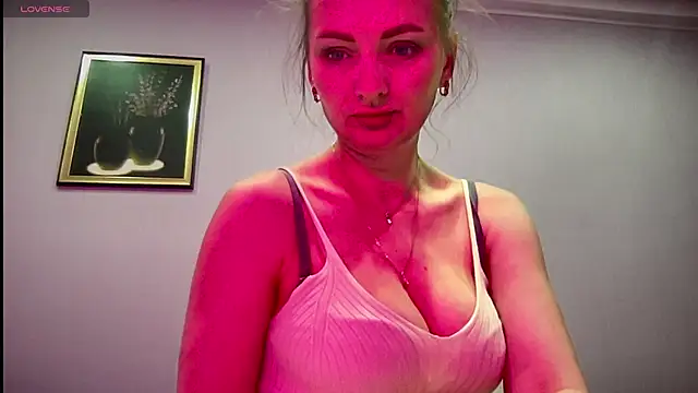 Snapshot of Viola_sweet chatting on 02/16/25, 01:47 Viola sweet online show from 02/16/25, 01:47