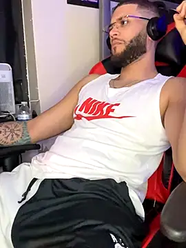 Snapshot of Joker19196 chatting on 10/06/25, 10:51 Joker19196 online show from 10/06/25, 10:51